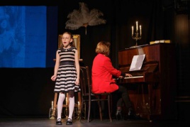 Teatras „Arbatvakariai“. Spektaklio „Mūsų Violeta“ akimirkos. Režisierė Eglė Tulevičiūtė. Aktorė Odeta Pocevičiūtė. Deivido Podvolskio nuotrauka